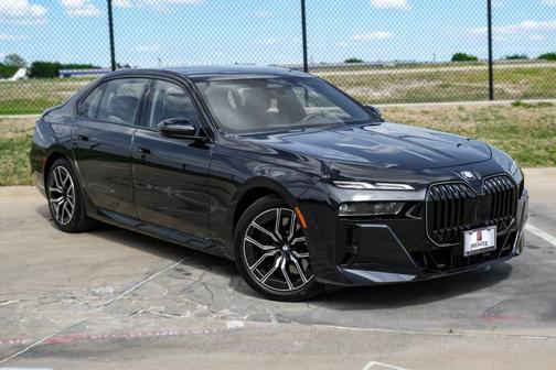 Carbon Black Metallic 2025 BMW 740 i xDrive