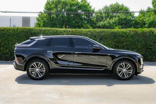 Stellar Black Metallic 2025 Cadillac LYRIQ Luxury