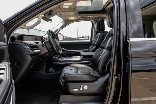 Black Metallic 2025 Lincoln Navigator L Reserve