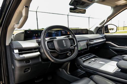 Black Metallic 2025 Lincoln Navigator L Reserve