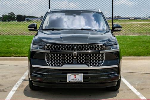 Black Metallic 2025 Lincoln Navigator L Reserve