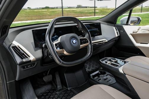Alpine White 2024 BMW iX xDrive50