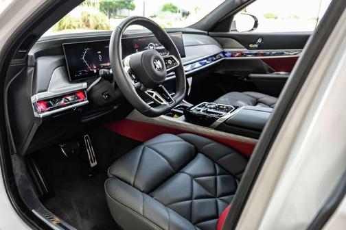 Mineral White Metallic 2025 BMW 740 i