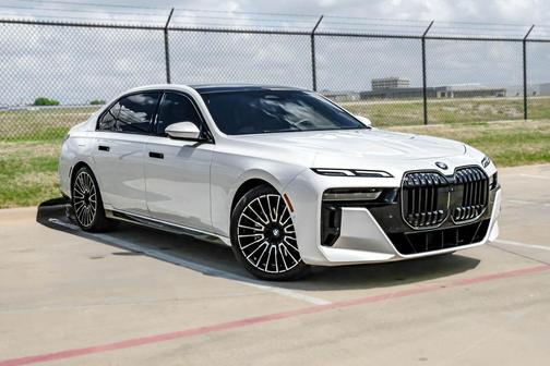 Mineral White Metallic 2025 BMW 740 i
