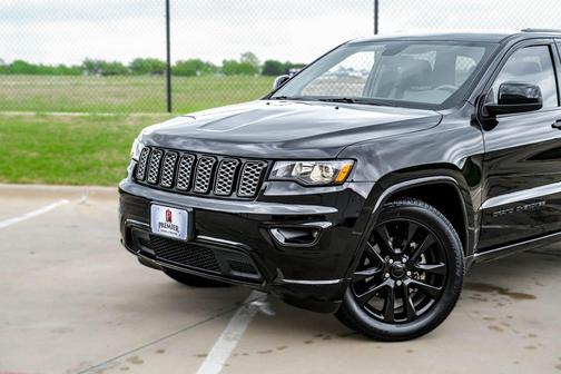 Diamond Black 2019 Jeep Grand Cherokee Altitude