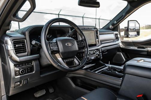 Iconic Silver Metallic 2024 Ford F-250 Platinum