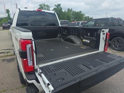 Star White 2025 Ford F-250 Platinum