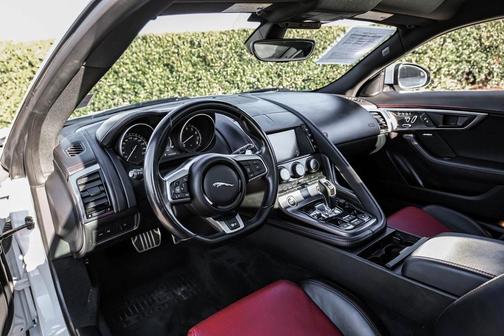 2018 Jaguar F-TYPE R