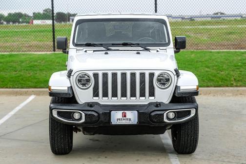 Bright White Clearcoat 2021 Jeep Wrangler Unlimited Sahara