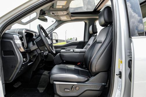 Avalanche 2025 Ford F-350 Lariat Super Duty