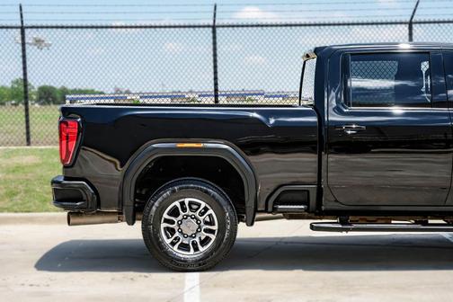 Onyx Black 2022 GMC Sierra 2500 AT4