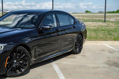 Carbon Black Metallic 2021 BMW 740 i
