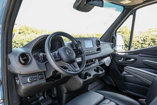 Brilliant Blue 2022 Mercedes-Benz Sprinter 2500 170 WB