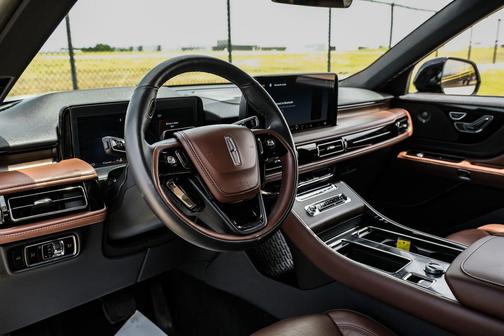 Infinite Black Metallic 2025 Lincoln Aviator Reserve AWD