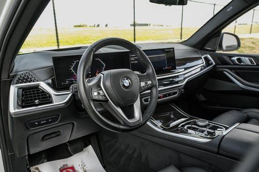 Mineral White Metallic 2024 BMW X5 xDrive40i