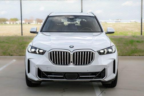 Mineral White Metallic 2024 BMW X5 xDrive40i