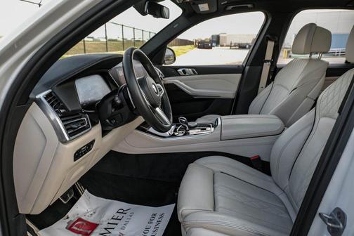 Mineral White Metallic 2020 BMW X5 sDrive40i