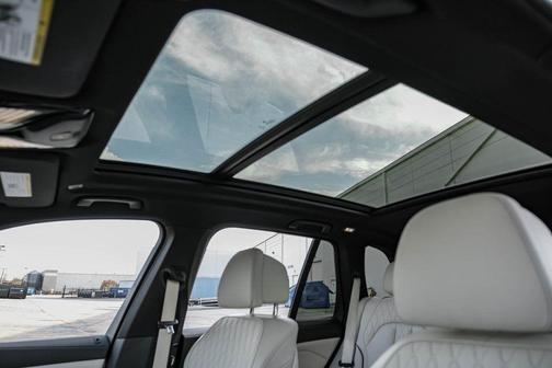 Mineral White Metallic 2020 BMW X5 sDrive40i