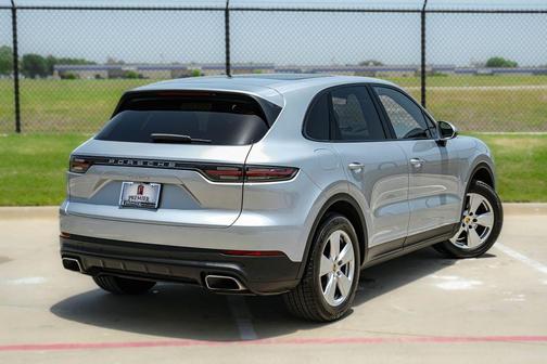 Dolomite Silver Metallic 2020 Porsche Cayenne Base