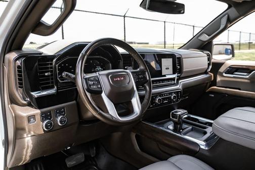 Summit White 2025 GMC Sierra 1500 SLT