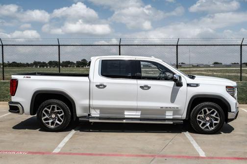 Summit White 2025 GMC Sierra 1500 SLT