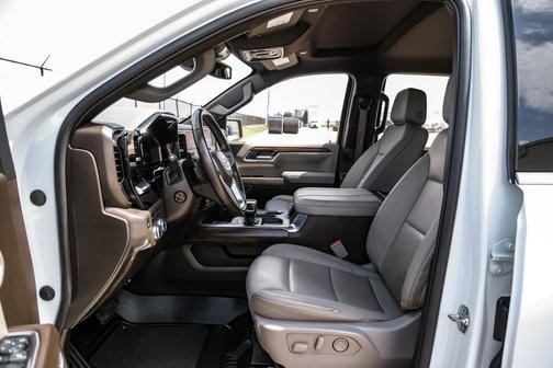 Summit White 2025 GMC Sierra 1500 SLT