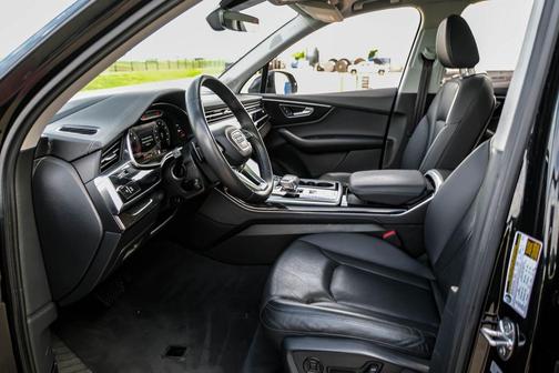 Mythos Black Metallic 2023 Audi Q7 55 Prestige