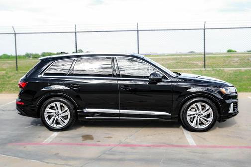 Mythos Black Metallic 2023 Audi Q7 55 Prestige