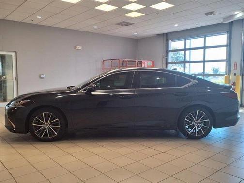 2022 Lexus ES 350 Base
