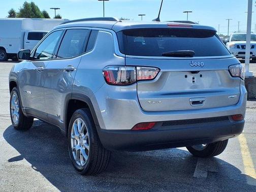 2022 Jeep Compass Latitude Lux