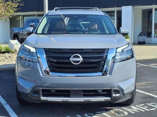 2023 Nissan Pathfinder Platinum
