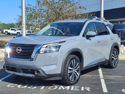 2023 Nissan Pathfinder Platinum