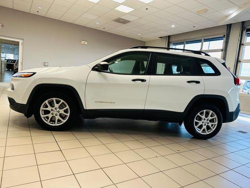 2016 Jeep Cherokee Sport