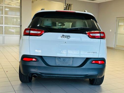 2016 Jeep Cherokee Sport