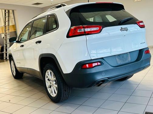 2016 Jeep Cherokee Sport