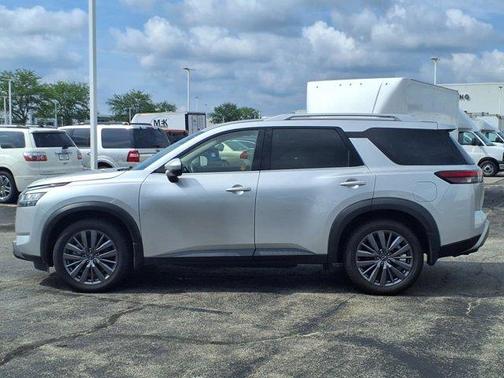 2023 Nissan Pathfinder SL