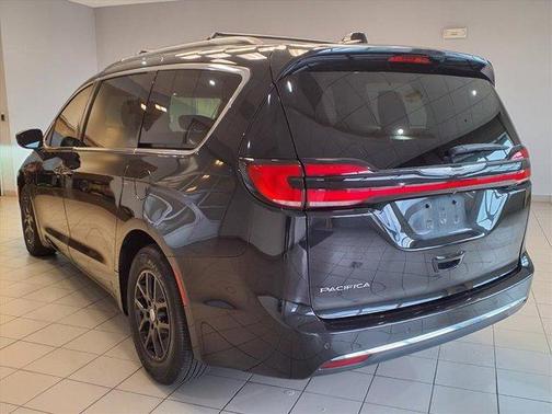 2022 Chrysler Pacifica Touring-L