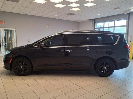 2022 Chrysler Pacifica Touring-L