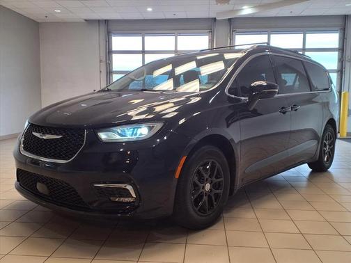 2022 Chrysler Pacifica Touring-L