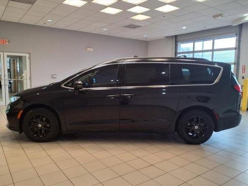 2022 Chrysler Pacifica Touring-L