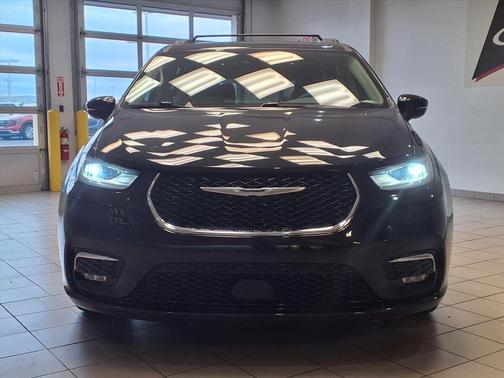 2022 Chrysler Pacifica Touring-L