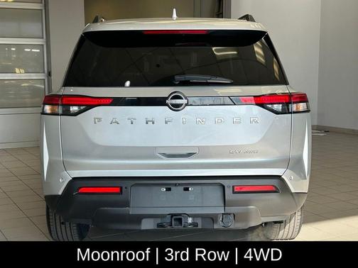 2022 Nissan Pathfinder SV