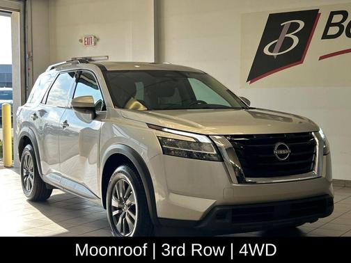 2022 Nissan Pathfinder SV