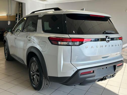 2022 Nissan Pathfinder SV