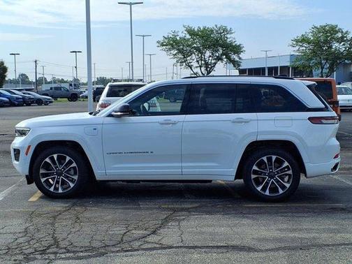 2022 Jeep Grand Cherokee 4xe Overland