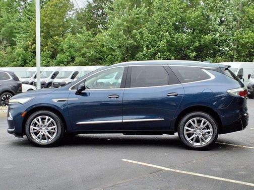 2022 Buick Enclave Essence