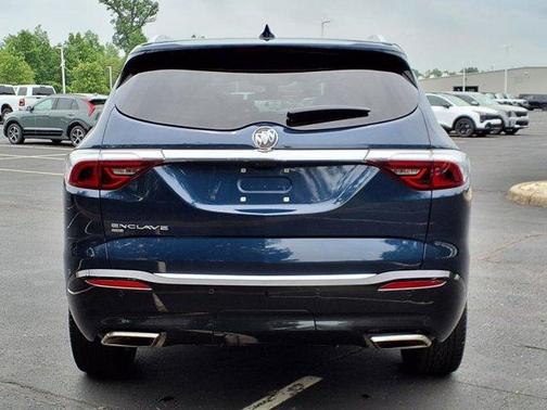 2022 Buick Enclave Essence