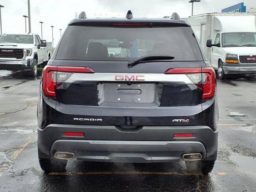 2022 GMC Acadia AT4