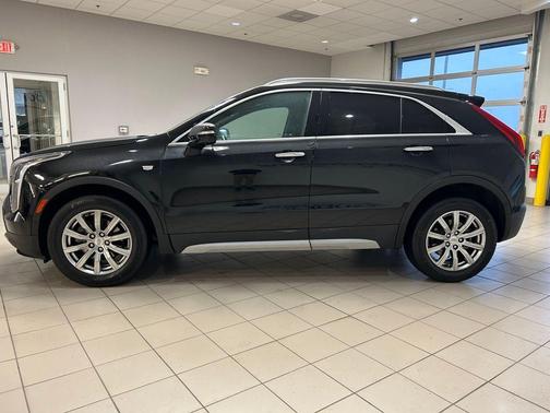 2022 Cadillac XT4 Premium Luxury