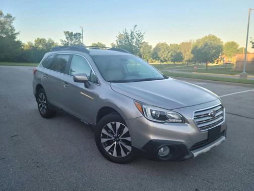 Ice Silver Metallic 2016 Subaru Outback 3.6R Limited